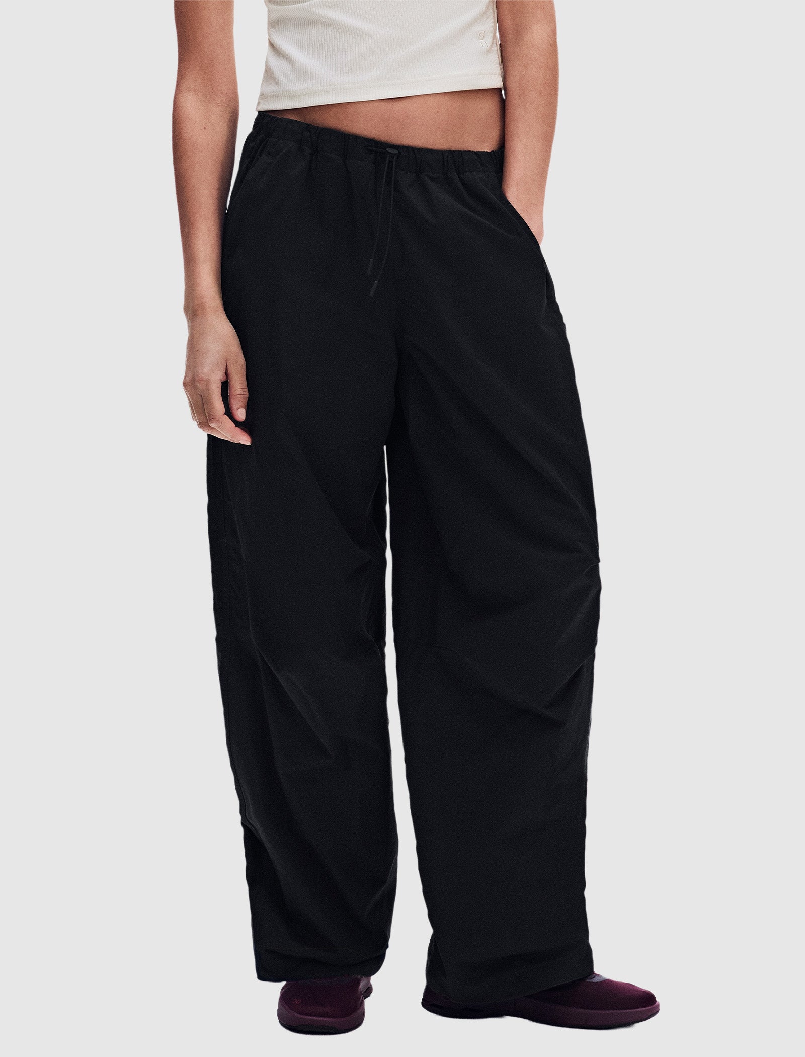 ZENDAYA X ON RUNNING PARACHUTE PANTS – JAIDE