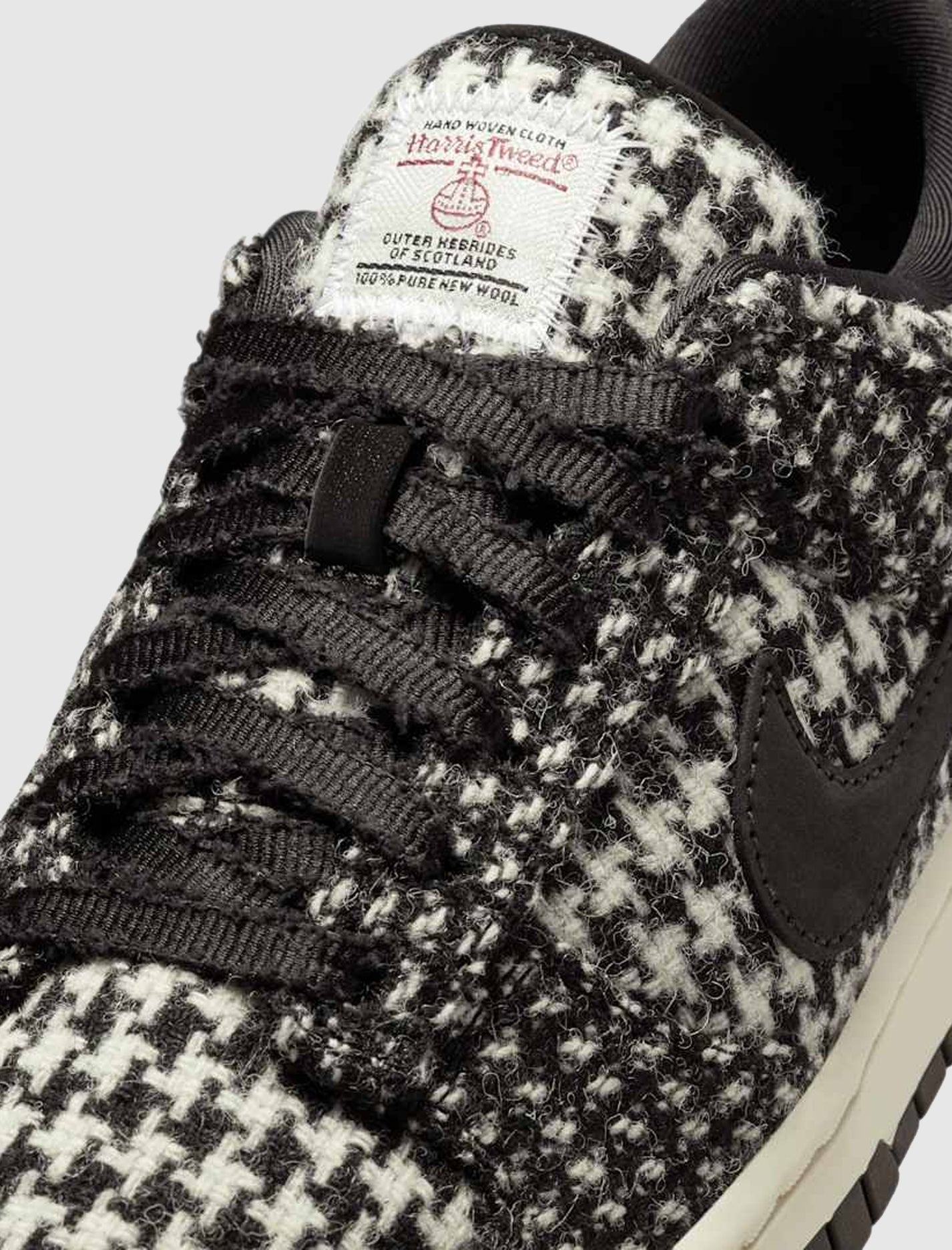WOMEN&#39;S DUNK LOW HARRIS TWEED &quot;BLACK/WHITE&quot;