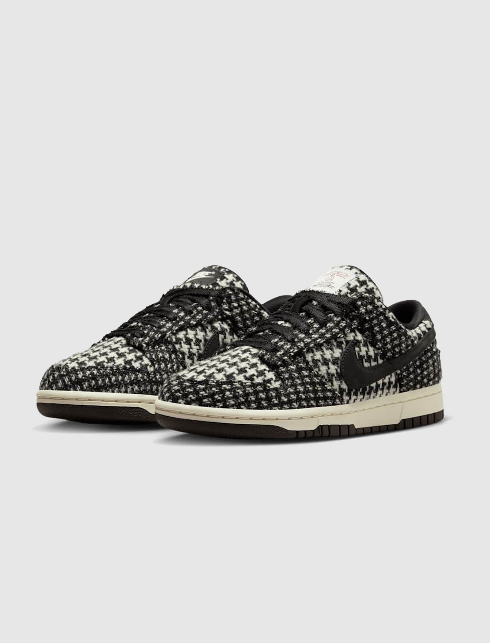 WOMEN'S DUNK LOW HARRIS TWEED "BLACK/WHITE"