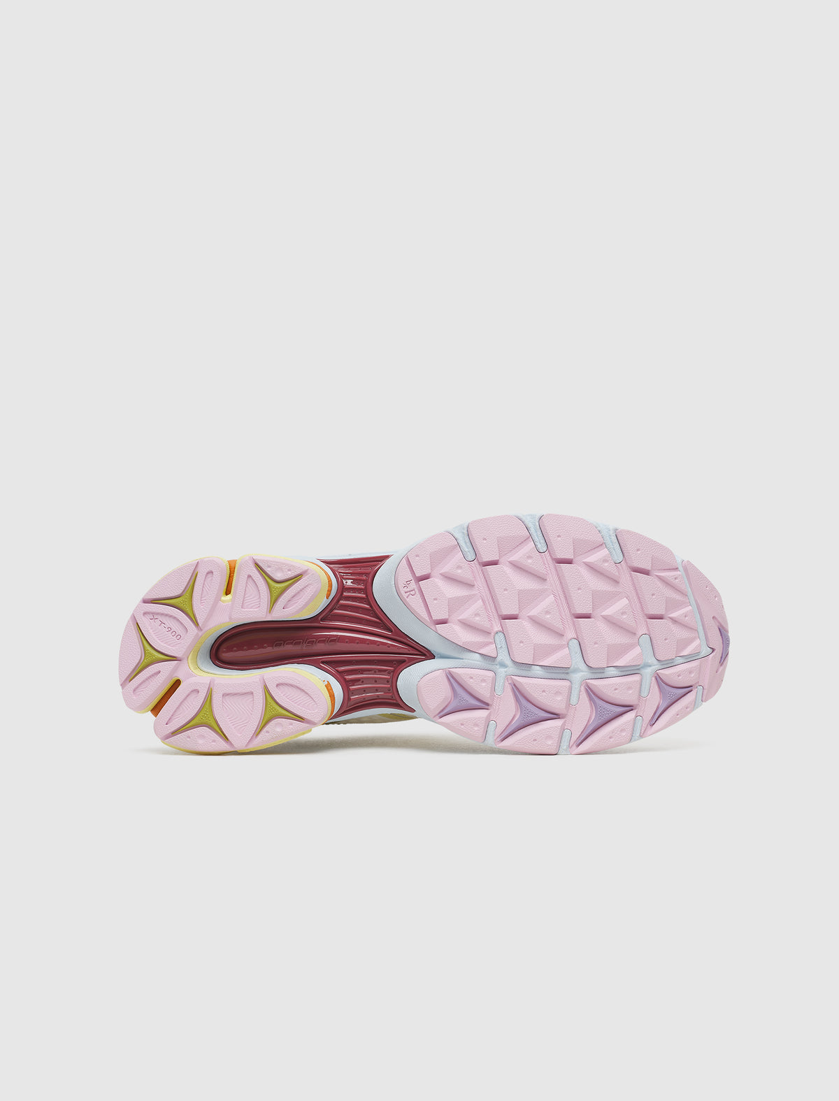 SAUCONY X EVELYNN WORLD PROGRID TRIUMPH 4