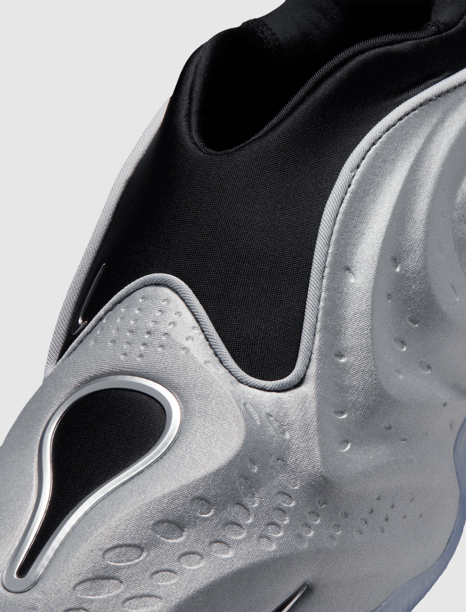 WOMEN'S FIRST SIGHT "METALLIC SILVER"