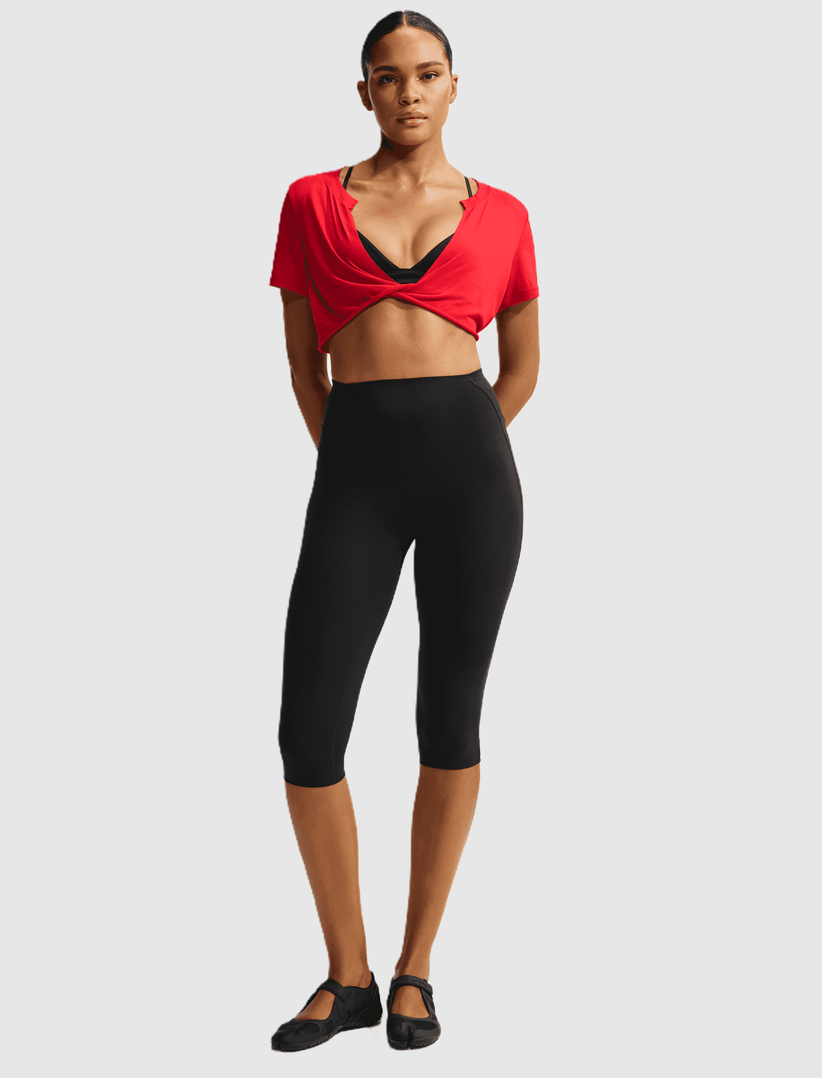 PERFORMANCE COTTON BLEND V-NECK CROPPED TWIST SHORT SLEEVE TOP