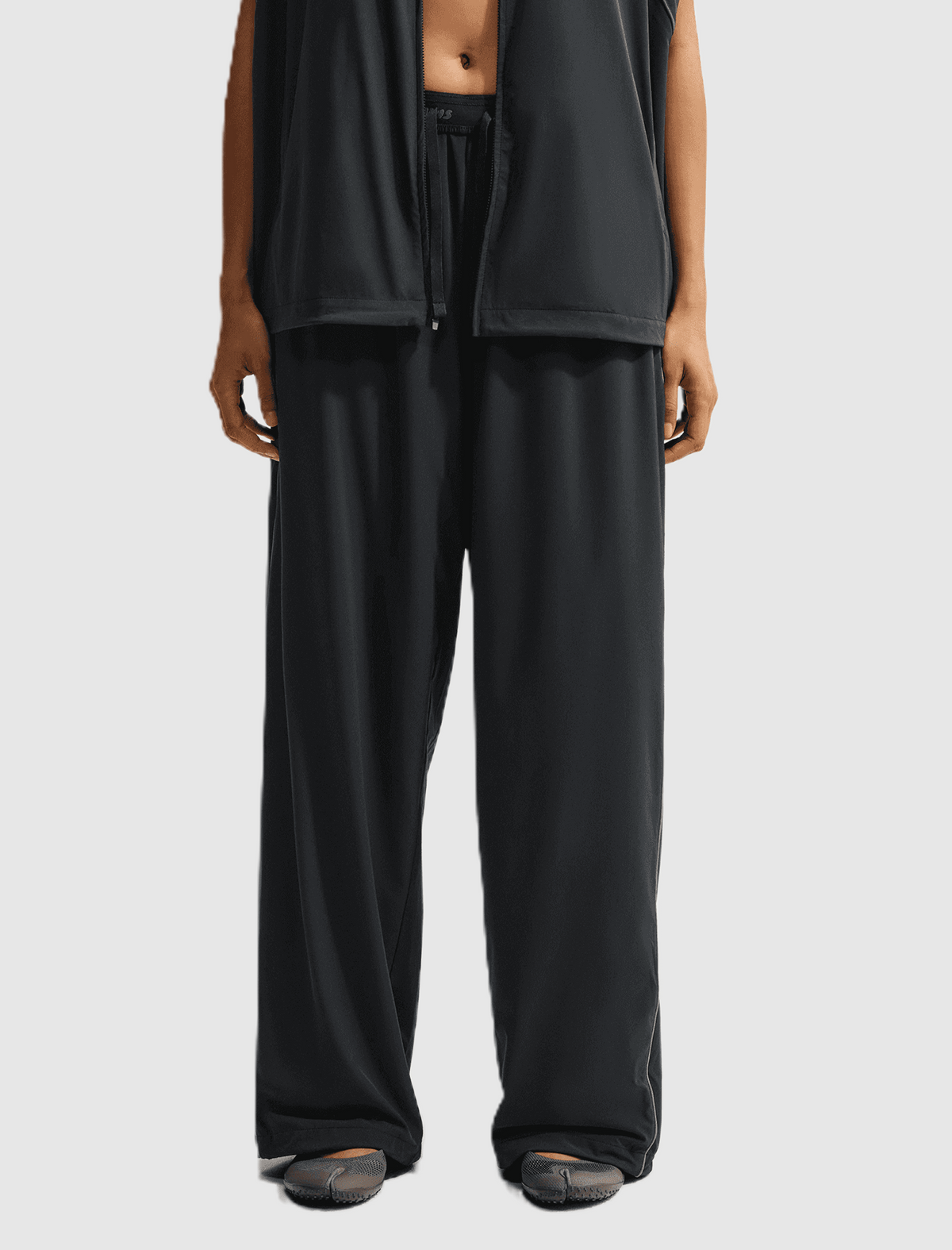 STRETCH NYLON OVERSIZED PANTS