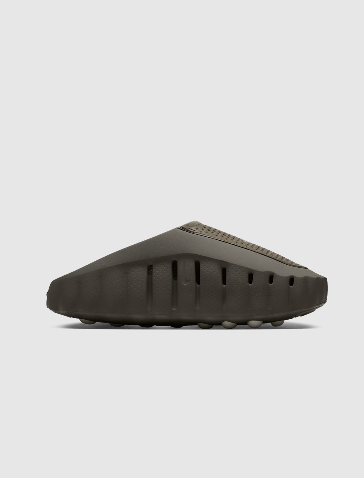 NIKE MIND 001 WOMEN'S PREGAME MULES