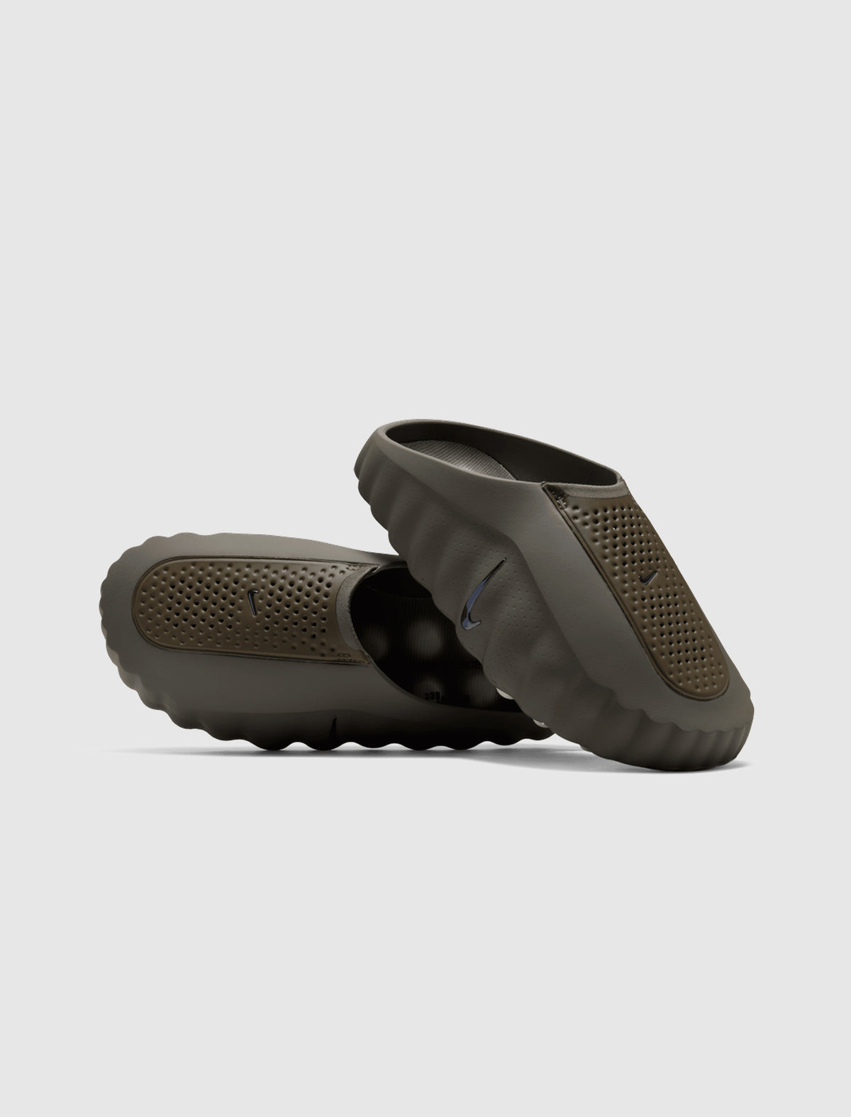 NIKE MIND 001 WOMEN'S PREGAME MULES