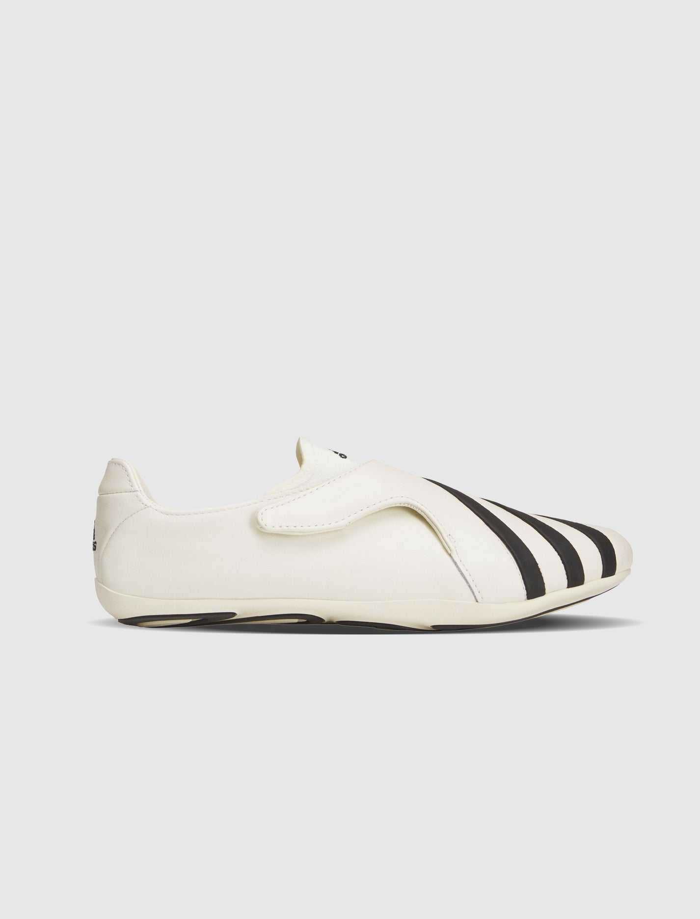 PHARRELL WILLIAMS YOGA VARIO "WHITE/BLACK"