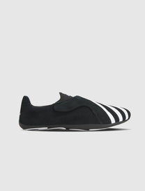 PHARRELL WILLIAMS YOGA VARIO "BLACK/WHITE"